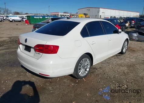 2011 Volkswagen Jetta 2.5L Sel z USA, uszkodzony, nr VIN 3VWLZ7AJ6BM351270